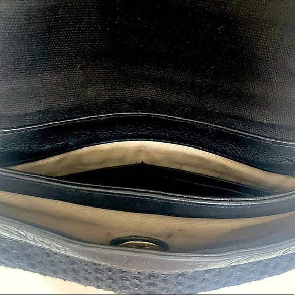 COPY - Tory Burch black shoulder purse with gold chain - Picture 6 of 7